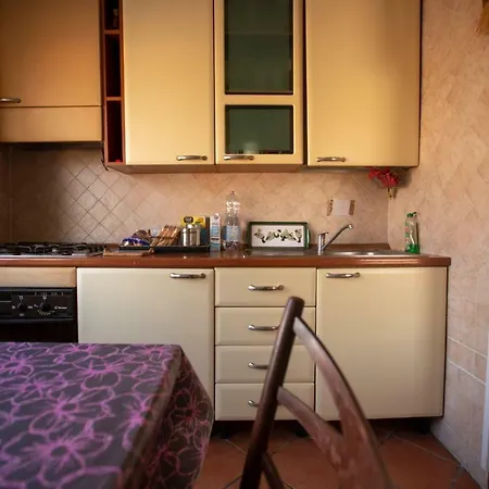 Via Emanuele De Deo, 23 نابولي